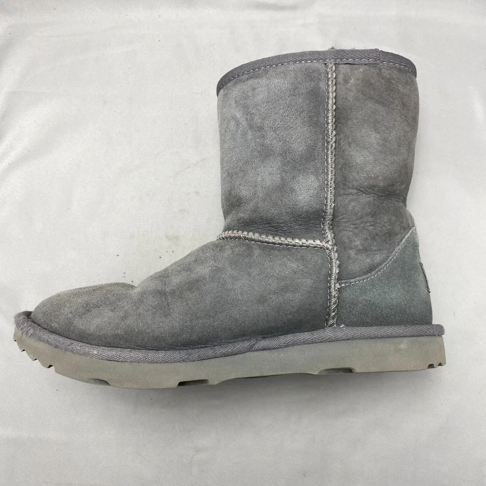 UGG Kids Classic II‎ Boot Size 5 Gray Winter Shearling 6.5